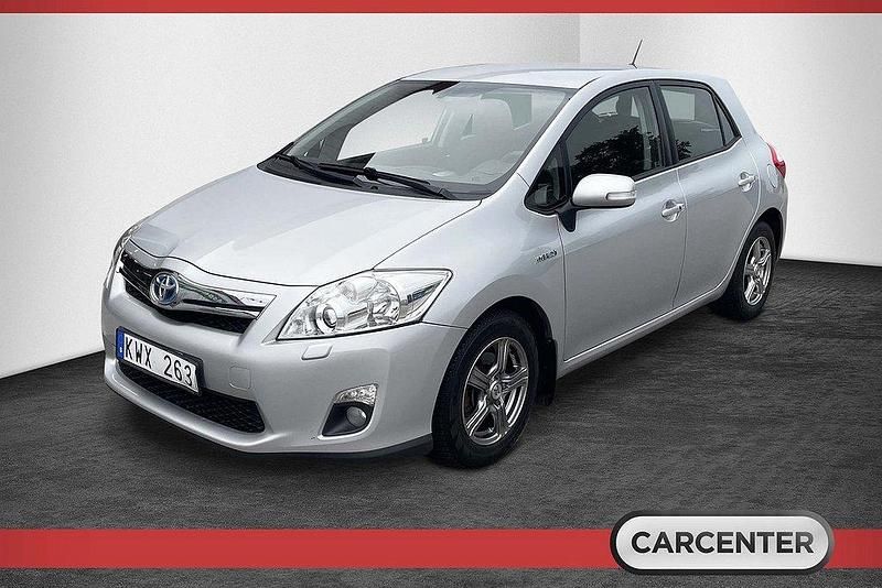 Silver Begagnad 2010 Toyota Auris Hybrid Comfort Halvkombi | 99 900 kr (Marknadspris) - Bild 1/4