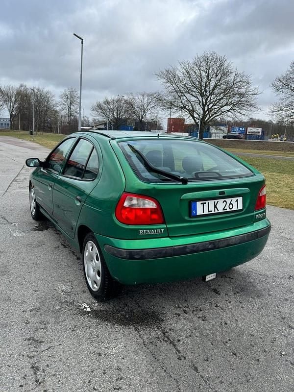 Begagnad Renault Mégane II 107 HK (78 kW) 2003