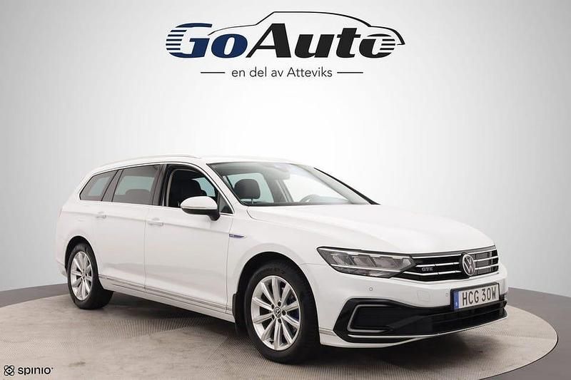Vit Begagnad 2022 VW Passat GTE Kombi | 279 500 kr (Marknadspris) - Bild 1/4