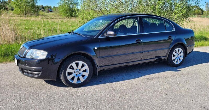 Svart Begagnad 2005 Skoda Superb Sedan | 22 000 kr - Bild 1/4