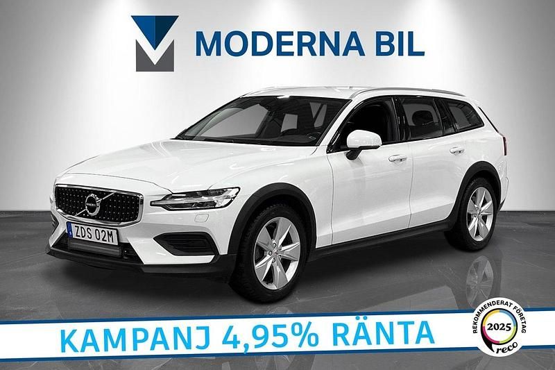 Vit Begagnad 2022 Volvo V60 CC Momentum Kombi | 269 400 kr (Superpris) - Bild 1/4