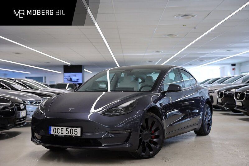 Grå Begagnad 2023 Tesla Model 3 Performance Sedan | 409 900 kr (Marknadspris) - Bild 1/3