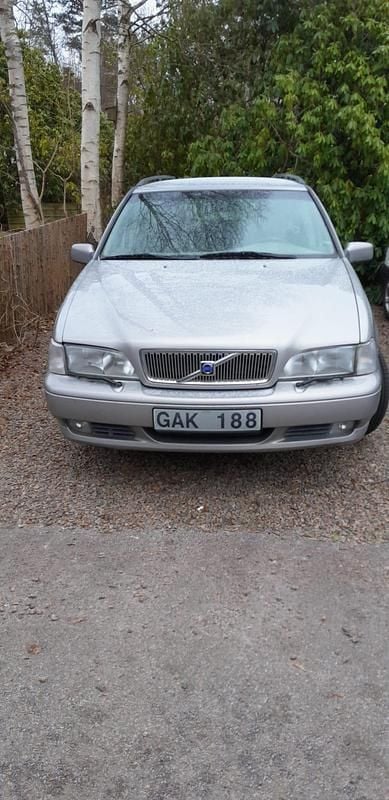 Begagnad 1999 Volvo V70 Kombi | 15 000 kr (Superpris) - Bild 1/4