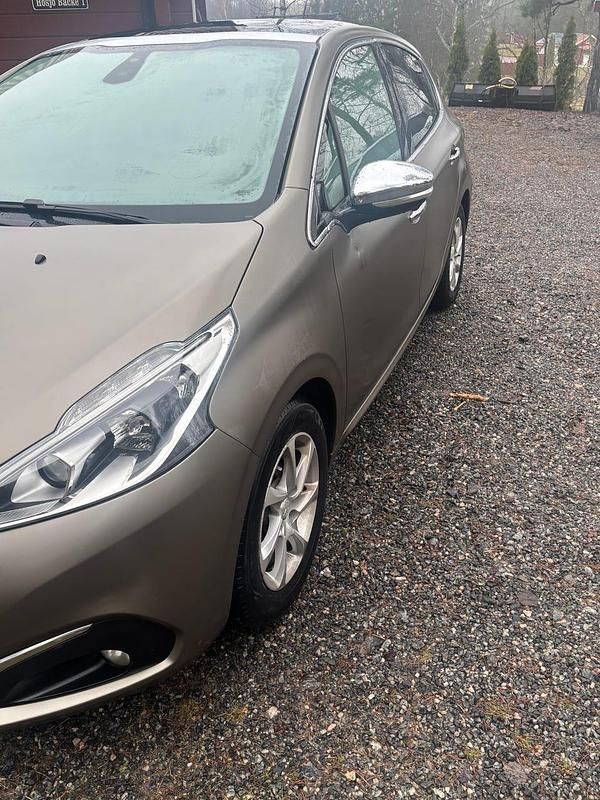 Begagnad Peugeot 208 82 HK (60 kW) 2015 Halvkombi
