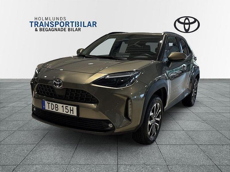 Grön Begagnad 2024 Toyota Yaris Cross Active SUV | 329 900 kr (Marknadspris) - Bild 1/4