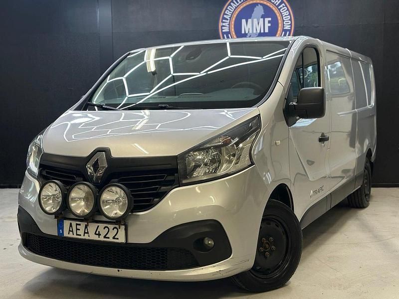 Silver Begagnad 2018 Renault Trafic Van | 104 800 kr (Superpris) - Bild 1/4