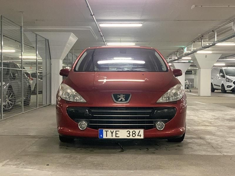 Röd Begagnad 2007 Peugeot 307 Halvkombi | 25 000 kr (Lite dyr) - Bild 1/4