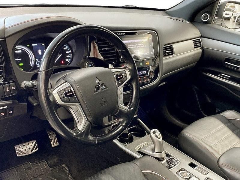 Begagnad Mitsubishi Outlander 203 HK (149 kW) 2018 Vit SUV