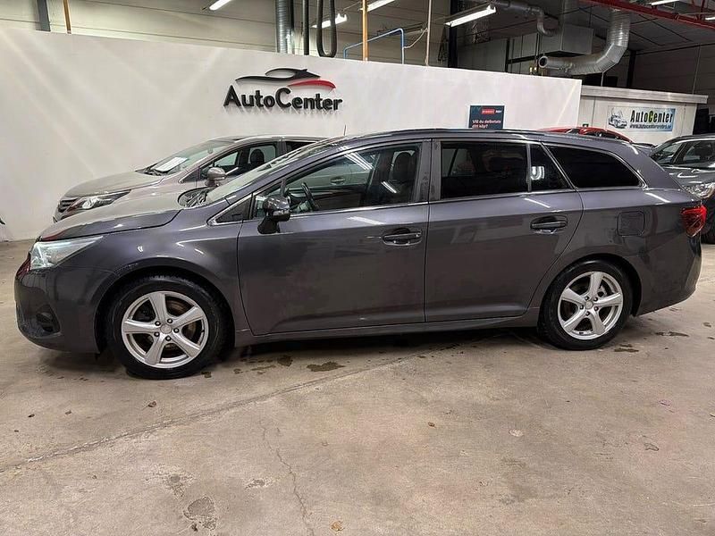 Begagnad Toyota Avensis Active 143 HK (105 kW) 2015 Mörkgrå Kombi