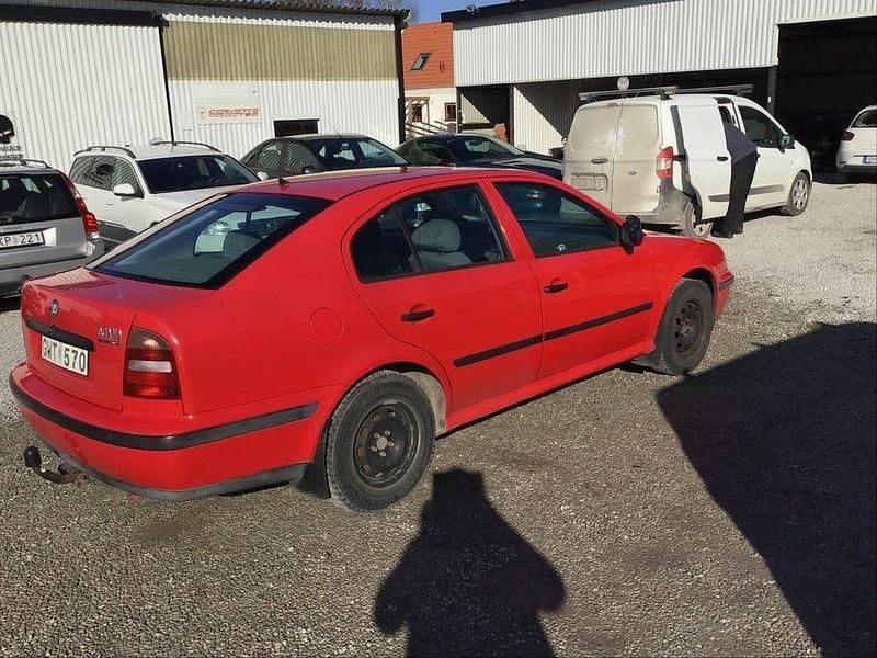 Begagnad Skoda Octavia 75 HK (55 kW) 1998 Röd Halvkombi