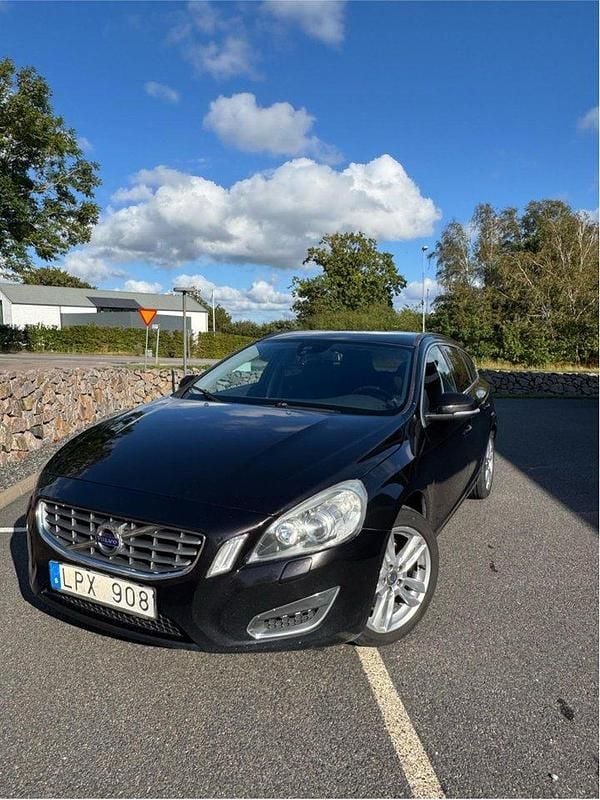 Svart Begagnad 2011 Volvo V60 Momentum Kombi | 79 000 kr (Bra pris) - Bild 1/4