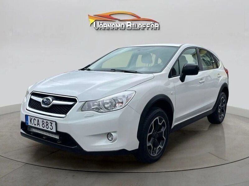 Vit Begagnad 2015 Subaru XV SUV | 138 900 kr (Lite dyr) - Bild 1/4