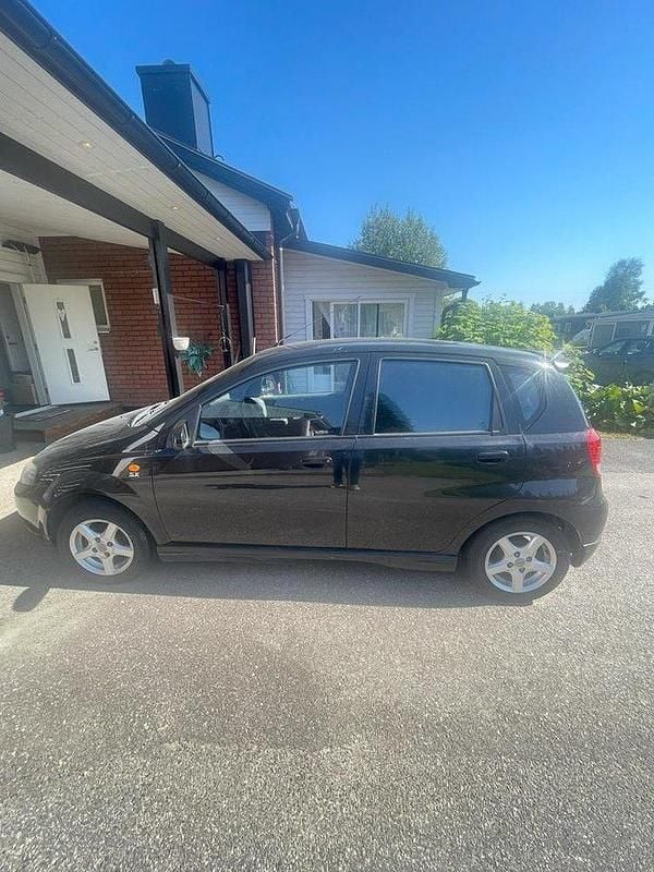 Svart Begagnad 2005 Chevrolet Kalos Halvkombi | 15 000 kr (Marknadspris) - Bild 1/2