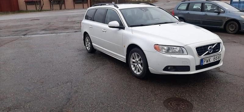 Vit Begagnad 2012 Volvo V70 Momentum Kombi | 69 000 kr (Superpris) - Bild 1/4