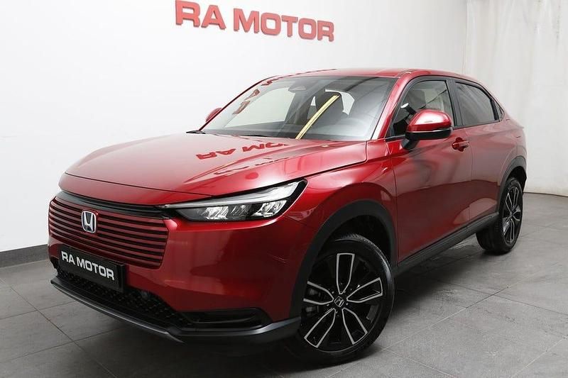 Premium crystal red Ny 2025 Honda HR-V Elegance SUV | 339 900 kr (Marknadspris) - Bild 1/4