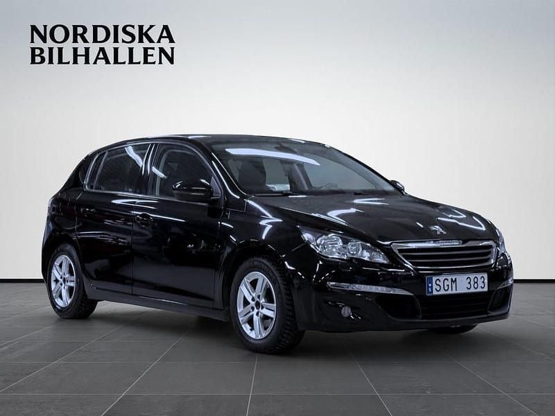 Svart Begagnad 2013 Peugeot 308 Active Halvkombi | 79 795 kr (Marknadspris) - Bild 1/4