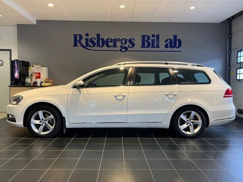 Vit Begagnad 2012 VW Passat Kombi | 89 900 kr (Marknadspris) - Bild 1/4