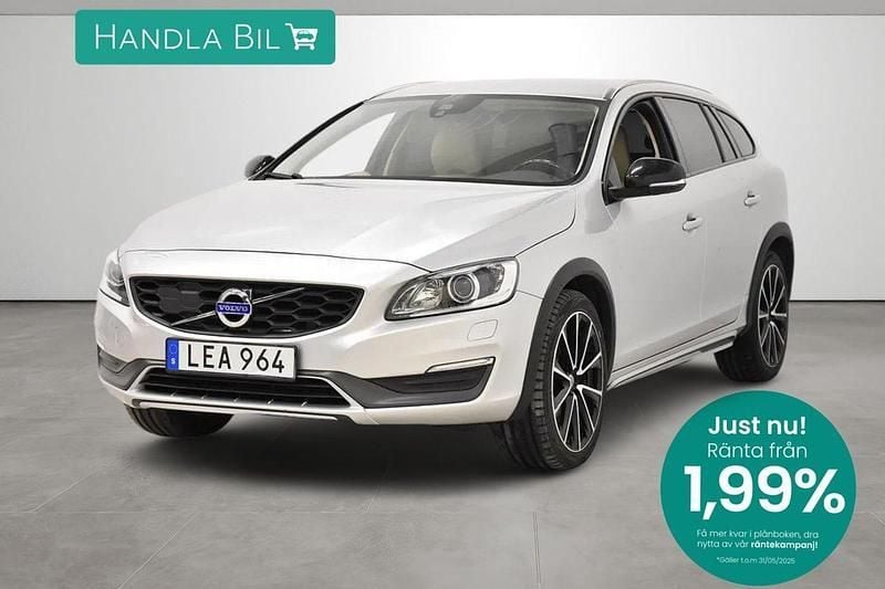 Silver Begagnad 2016 Volvo V60 CC Summum Kombi | 187 900 kr (Marknadspris) - Bild 1/4