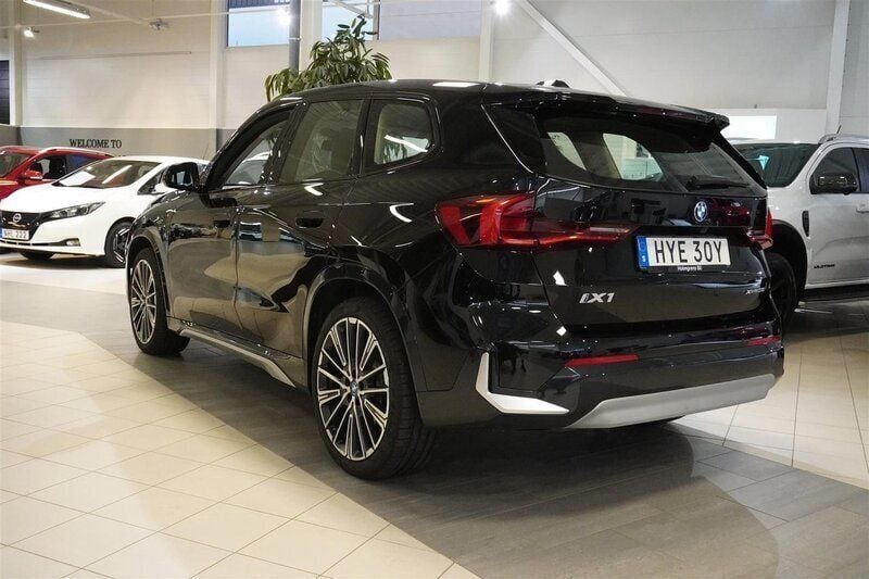 Begagnad BMW iX1 xLine 200 kW (272 HK) 2023 Svart SUV