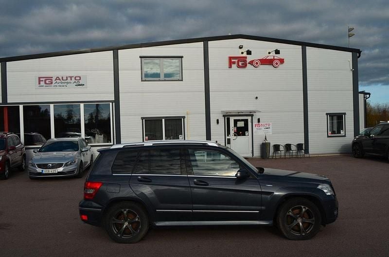 Mörkgrå Begagnad 2011 Mercedes GLK220 SUV | 69 000 kr - Bild 1/4