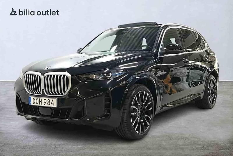 Svart Begagnad 2024 BMW X5 Comfort Edition SUV | 889 900 kr - Bild 1/1