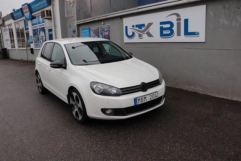 Vit Begagnad 2011 VW Golf VII Halvkombi | 84 900 kr (Marknadspris) - Bild 1/4