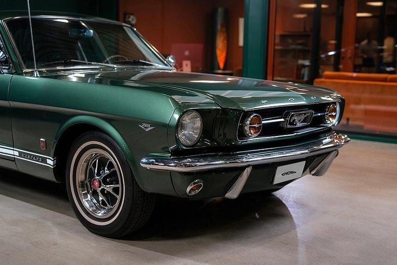 Begagnad Ford Mustang Fastback 224 HK (164 kW) 1966 Mörkgrön Sportkupé