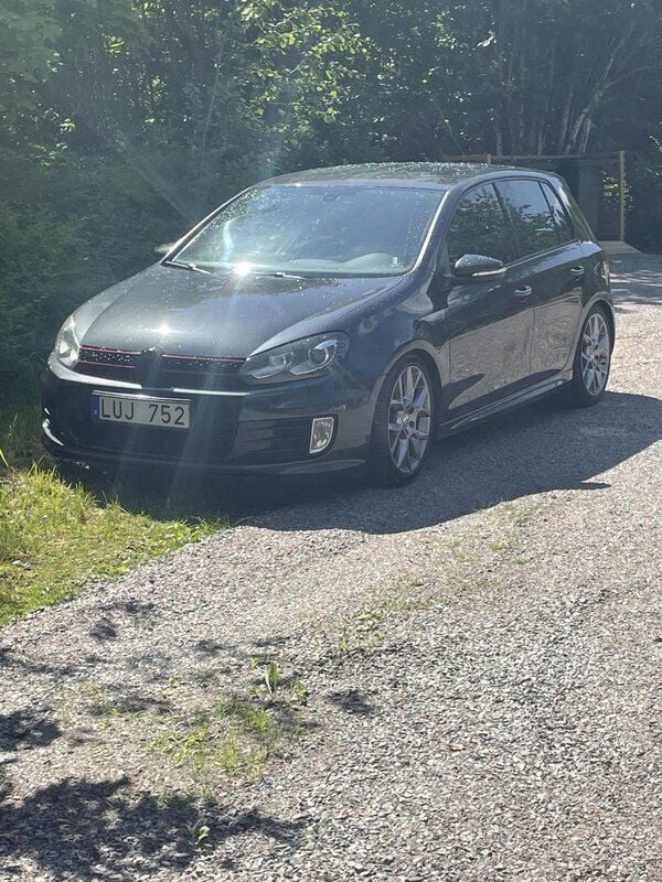 Grå Begagnad 2012 VW Golf VII Edition Halvkombi | 130 000 kr (Superpris) - Bild 1/4