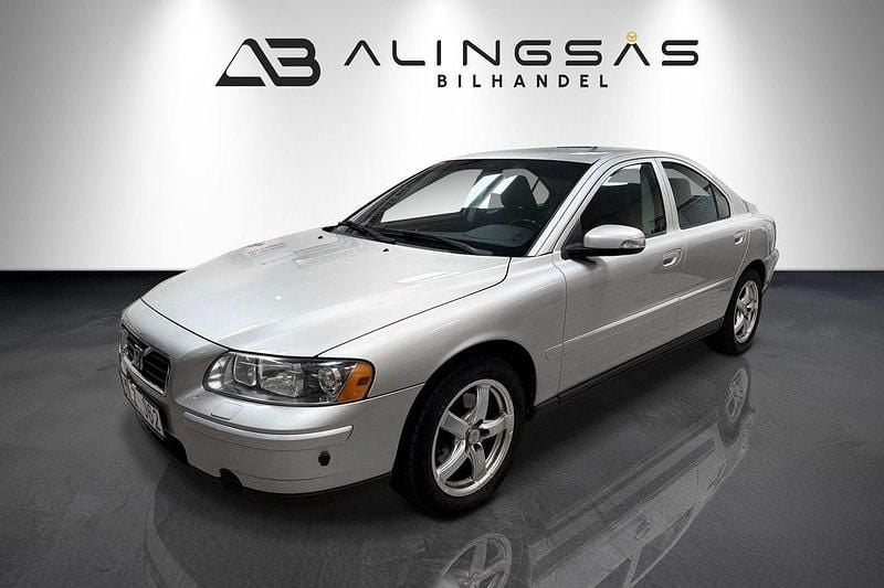 Ljusgrå (grå) Begagnad 2007 Volvo S60 Kinetic Sedan | 39 900 kr (Dyr) - Bild 1/4