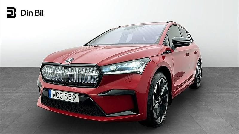 Röd Begagnad 2023 Skoda Enyaq iV SportLine SUV | 444 900 kr (Marknadspris) - Bild 1/4