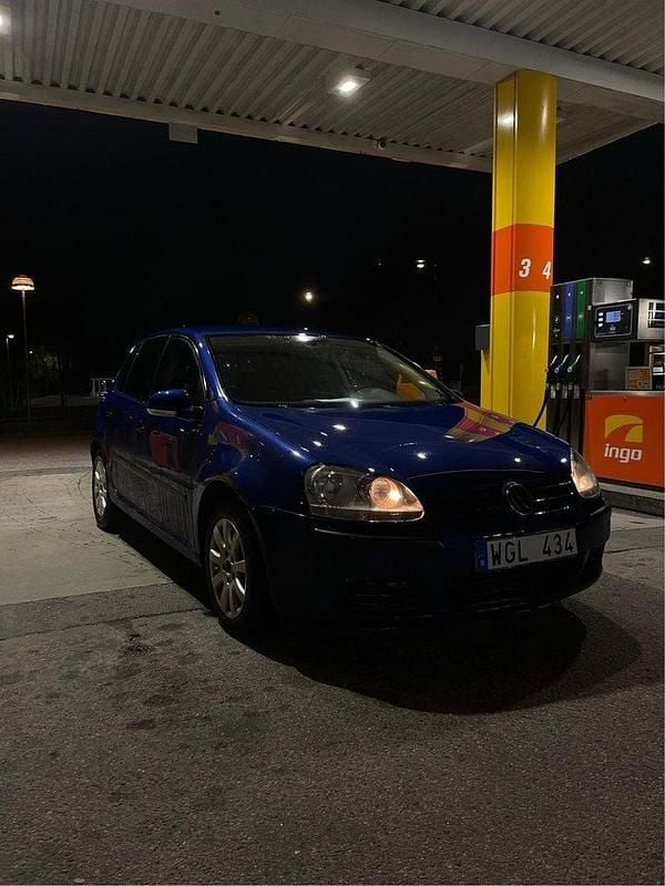 Blå Begagnad 2005 VW Golf IV Comfortline Halvkombi | 22 000 kr (Bra pris) - Bild 1/4