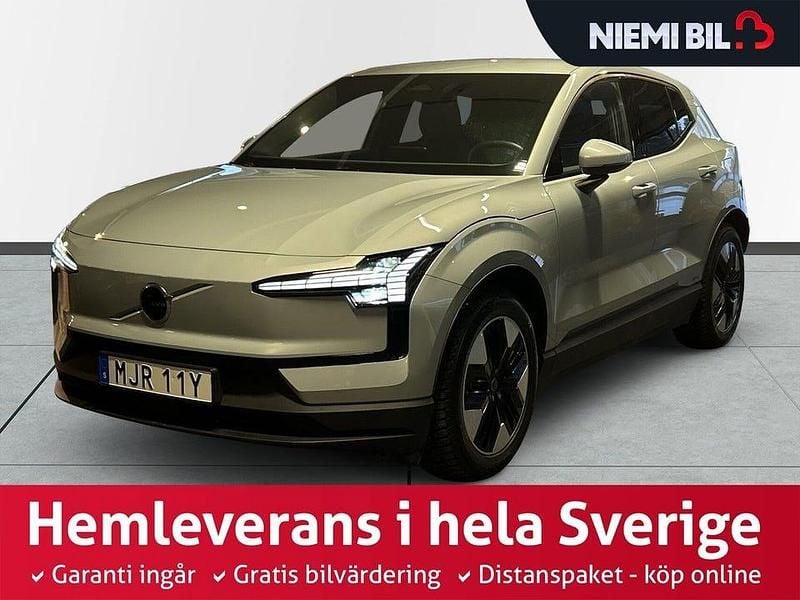 Grå Begagnad 2024 Volvo EX30 Single Motor Extended Range SUV | 329 900 kr (Superpris) - Bild 1/3