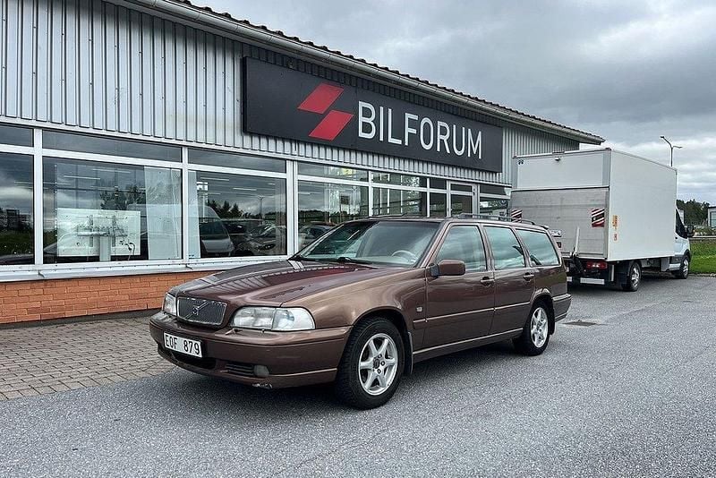 Ljusbrun Begagnad 1998 Volvo V70 Kombi | 23 900 kr (Marknadspris) - Bild 1/4