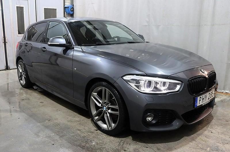 Begagnad BMW 118 M Sport 150 HK (110 kW) 2017 Grå (mineralgrå metallic) Halvkombi