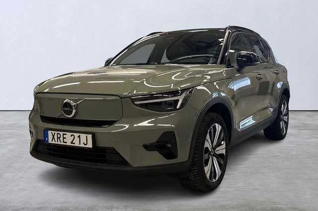 Grön Begagnad 2022 Volvo XC40 Plus SUV | 324 900 kr - Bild 1/4