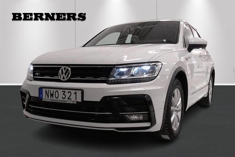 Vit Begagnad 2018 VW Tiguan R-line SUV | 249 900 kr (Marknadspris) - Bild 1/4
