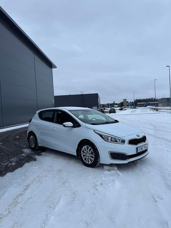 Begagnad Kia Ceed 136 HK (100 kW) 2016 Halvkombi