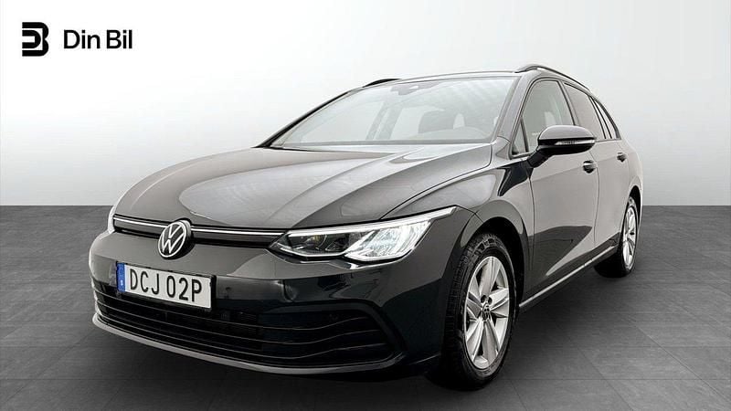 Grå Begagnad 2023 VW Golf VIII Life Kombi | 299 900 kr (Marknadspris) - Bild 1/4