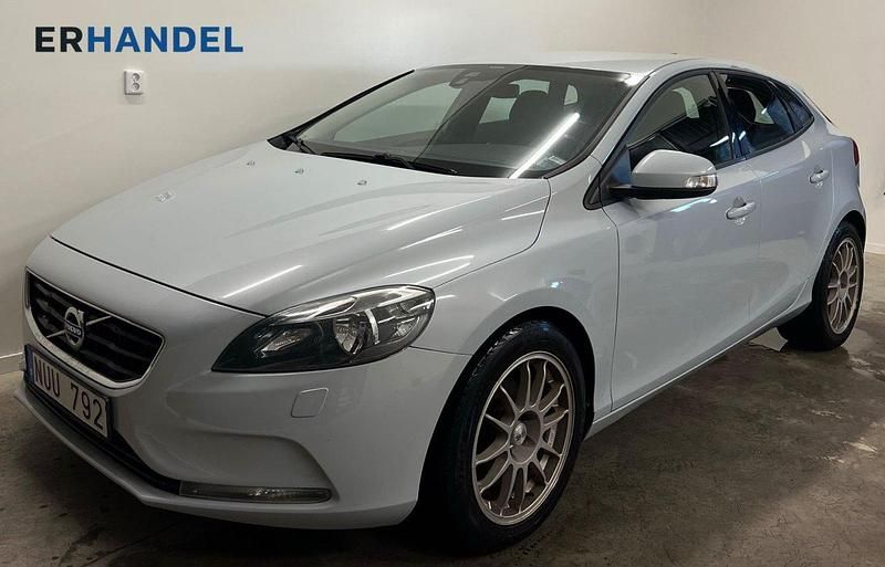 Ljusblå (blå) Begagnad 2013 Volvo V40 Kombi | 74 900 kr (Marknadspris) - Bild 1/4
