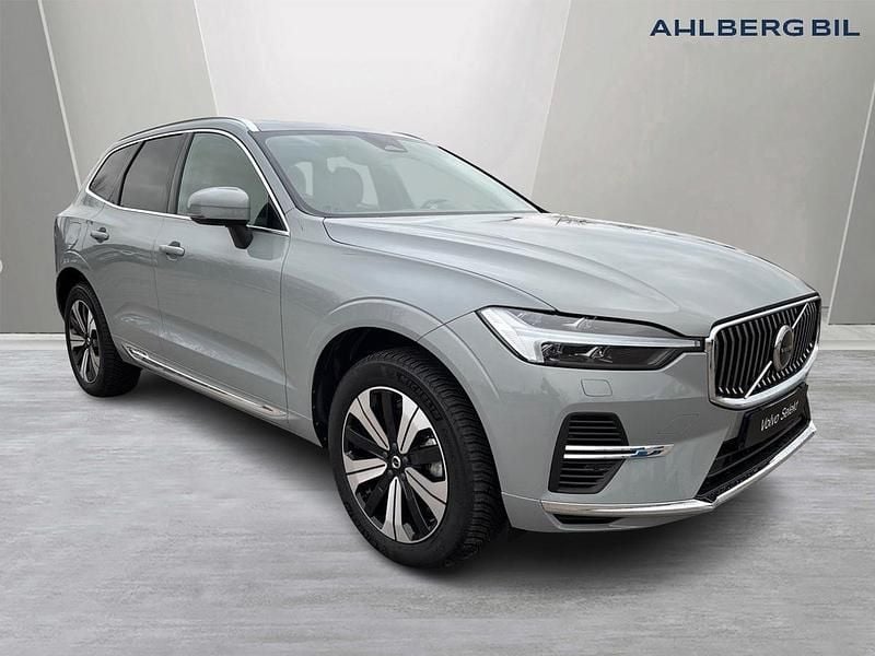 Begagnad Volvo XC60 Plus 355 HK (261 kW) 2024 Grå SUV