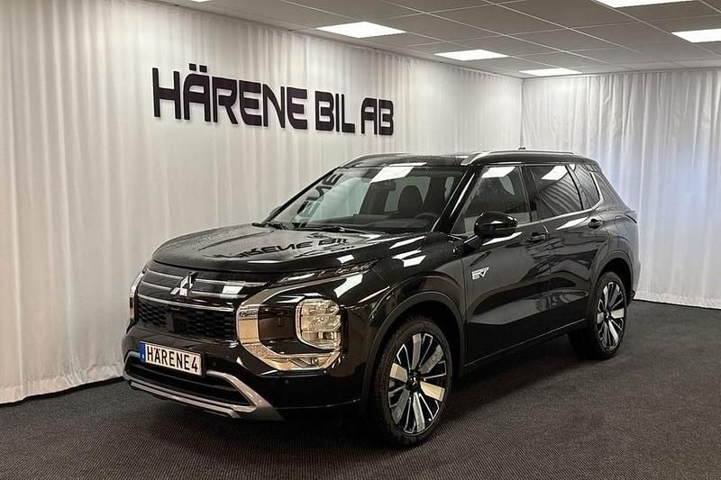 Ny Mitsubishi Outlander Instyle 136 HK (100 kW) 2025 Black diamond SUV