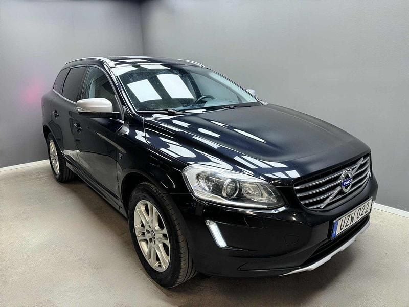 Svart Begagnad 2015 Volvo XC60 Ocean Race SUV | 129 900 kr (Marknadspris) - Bild 1/4