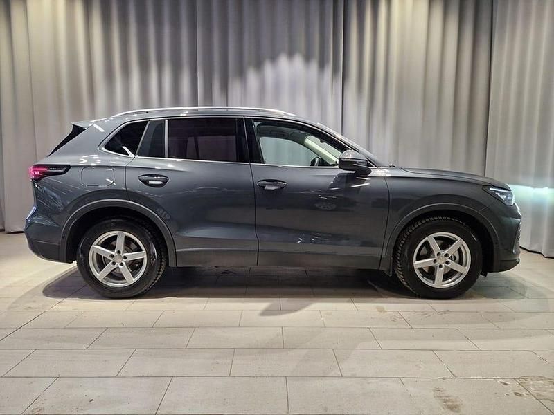 Begagnad VW Tiguan Edition 150 HK (110 kW) 2025 Grå SUV