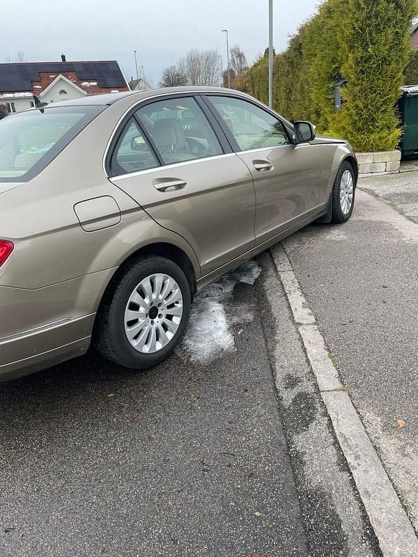 Begagnad 2008 Mercedes C280 Sedan | 87 800 kr (Lite dyr) - Bild 1/4