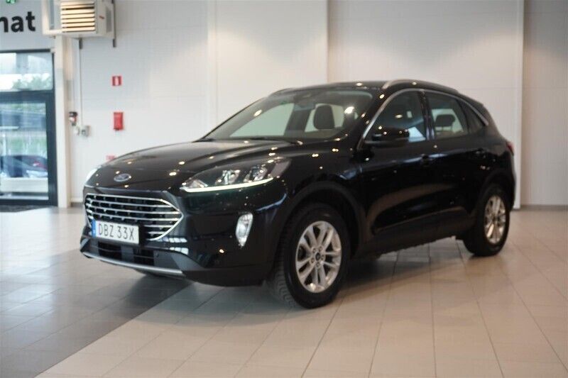 Svart Begagnad 2023 Ford Kuga Titanium SUV | 244 800 kr (Marknadspris) - Bild 1/4