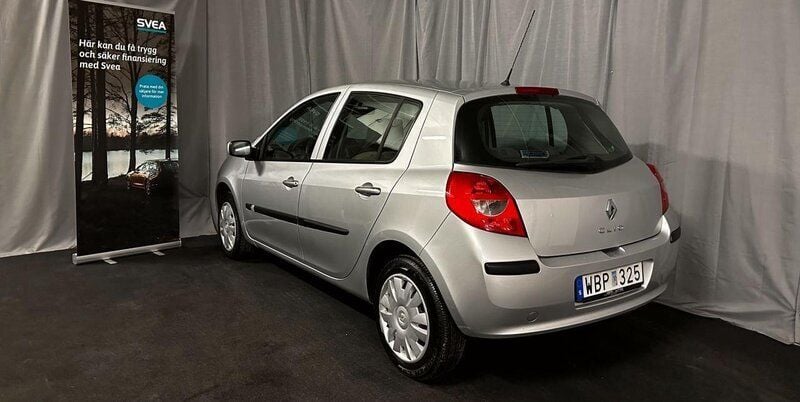 Begagnad Renault Clio R.S. R.S. 75 HK (55 kW) 2008 Silver Halvkombi