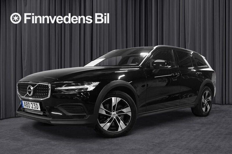 Svart Begagnad 2022 Volvo V60 CC Kombi | 309 000 kr (Bra pris) - Bild 1/4
