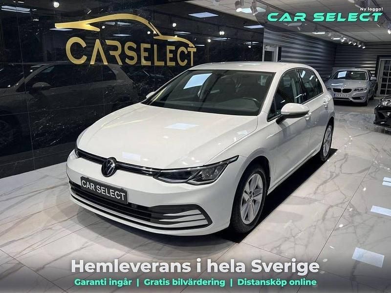 Vit Begagnad 2021 VW Golf VIII Halvkombi | 169 900 kr (Marknadspris) - Bild 1/4