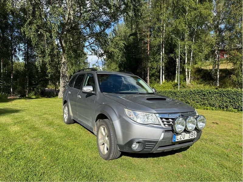 Silver Begagnad 2011 Subaru Forester SUV | 45 000 kr (Marknadspris) - Bild 1/4