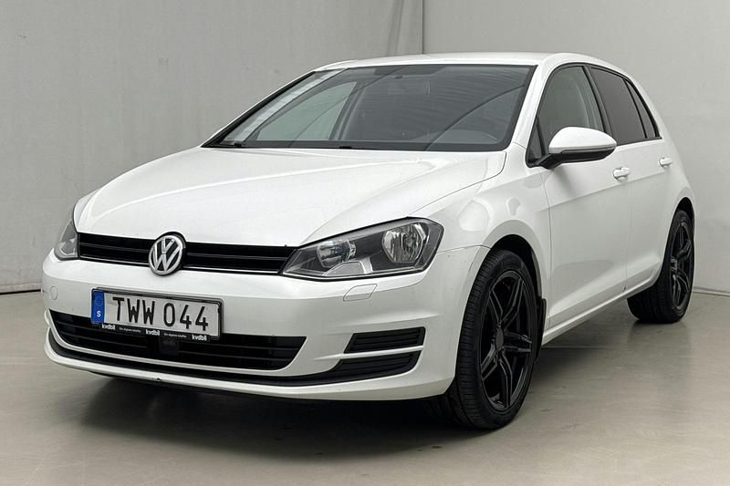 Vit Begagnad 2015 VW Golf VII | 78 800 kr (Bra pris) - Bild 1/4